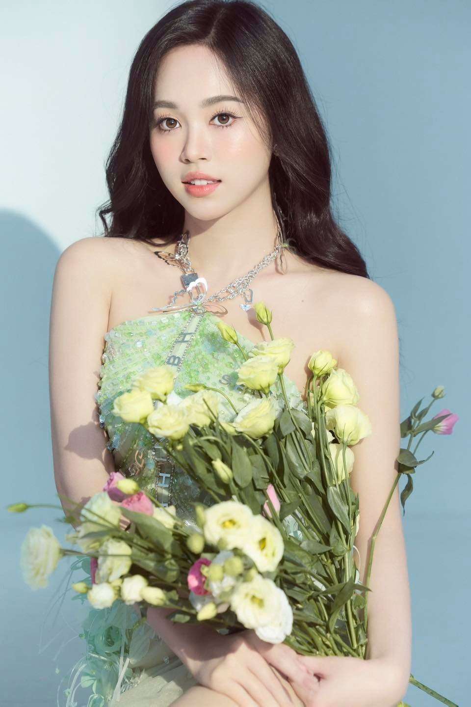 Trịnh Thùy Linh xinh đẹp, gợi cảm tuổi 21