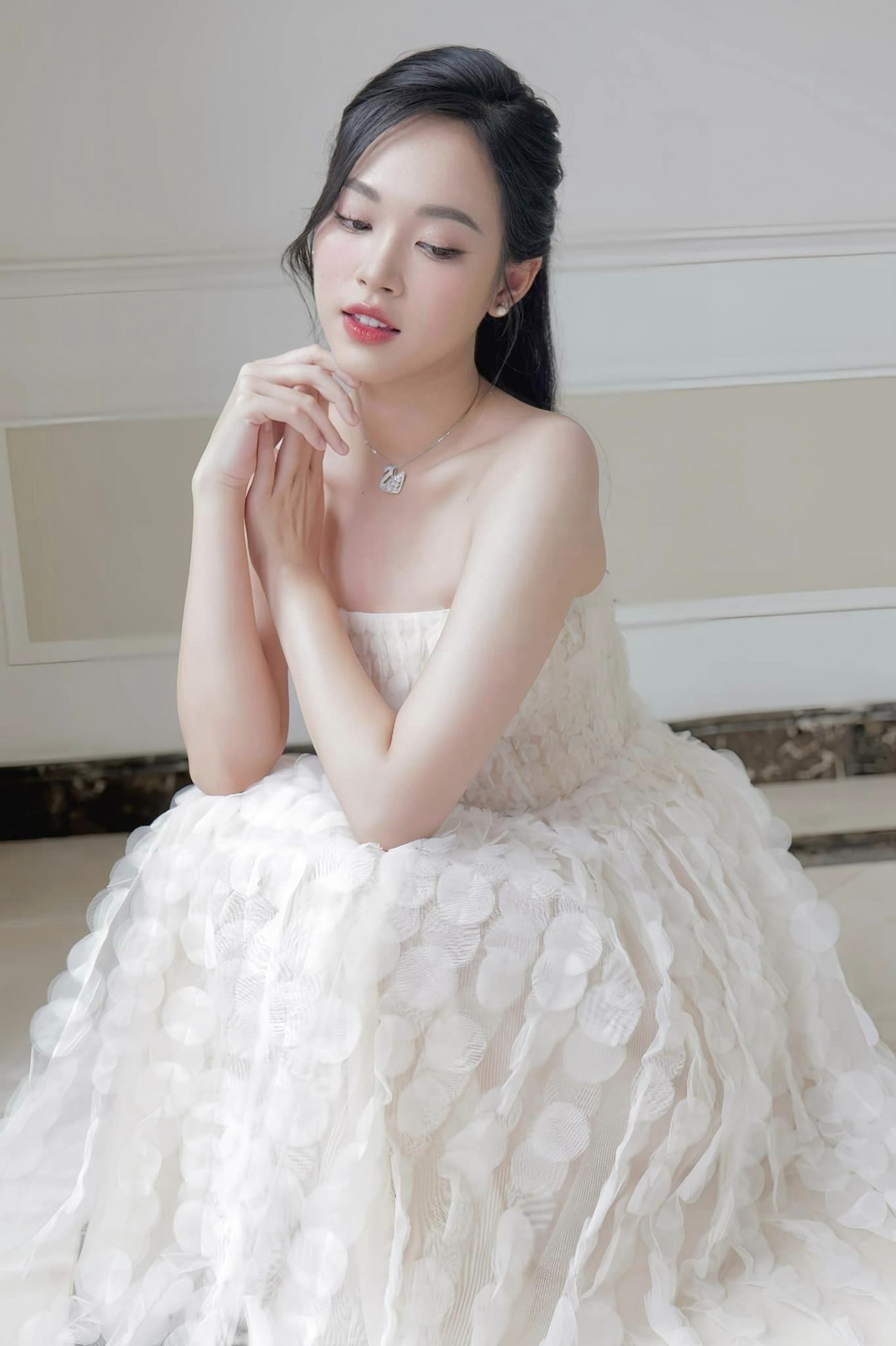 Trịnh Thùy Linh xinh đẹp, gợi cảm tuổi 21