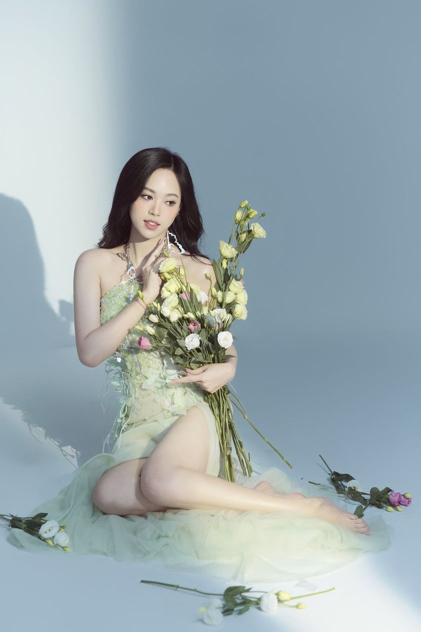 Trịnh Thùy Linh xinh đẹp, gợi cảm tuổi 21