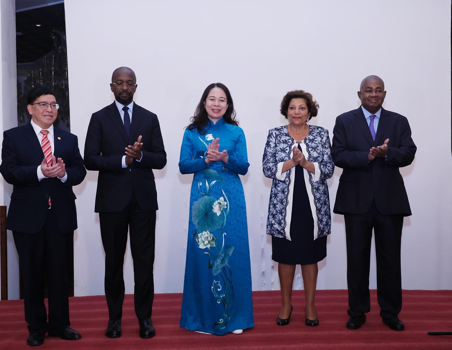 Phó Chủ tịch nước Võ Thị Ánh Xuân và các đại biểu dự lễ kỷ niệm. (Nguồn: TTXVN) Phó Chủ tịch nước Võ Thị Ánh Xuân và các đại biểu dự lễ kỷ niệm. (Nguồn: TTXVN)