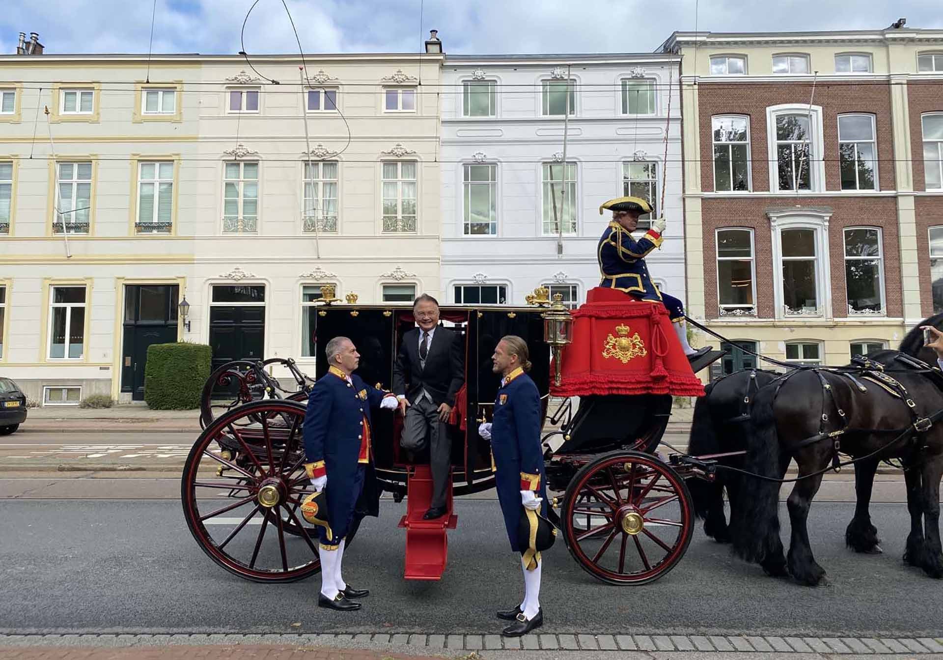 Đại sứ Ngô Hướng Nam trình Thư ủy nhiệm lên Nhà vua Hà Lan