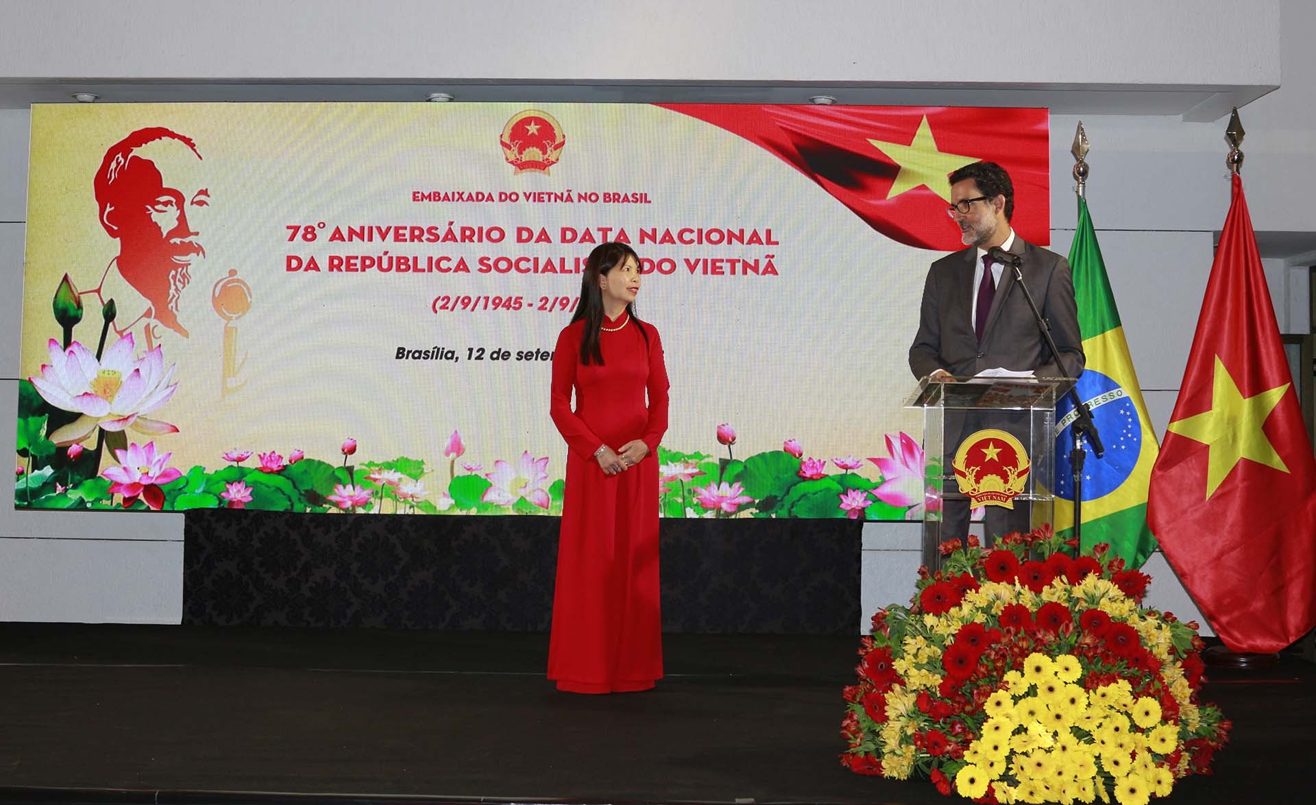 hứ trưởng Ngoại giao Eduardo Paes Saboia phát biểu.