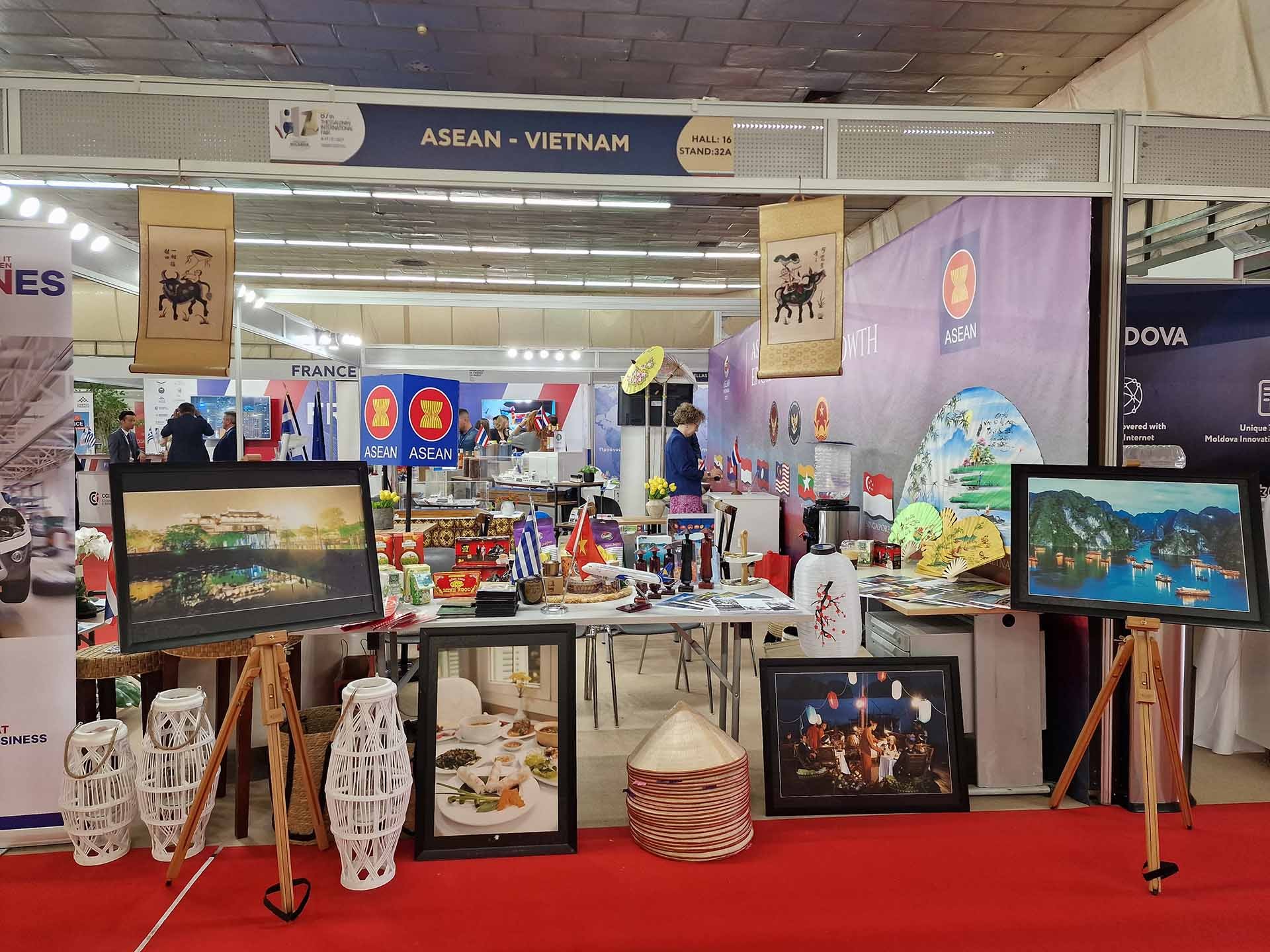 Đại sứ quán Việt Nam tại Hy Lạp tham dự Hội chợ quốc tế Thessaloniki 2023