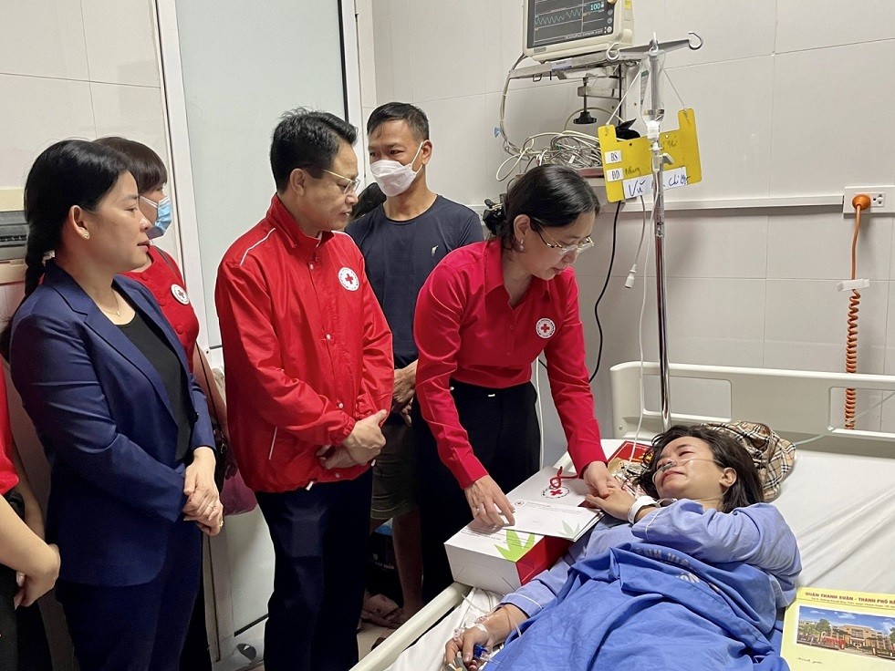 Hội Chữ thập đỏ Việt Nam hỗ trợ khẩn cấp các nạn nhân vụ cháy chung cư mini Khương Hạ Hội Chữ thập đỏ Việt Nam hỗ trợ khẩn cấp các nạn nhân vụ cháy chung cư mini Khương Hạ