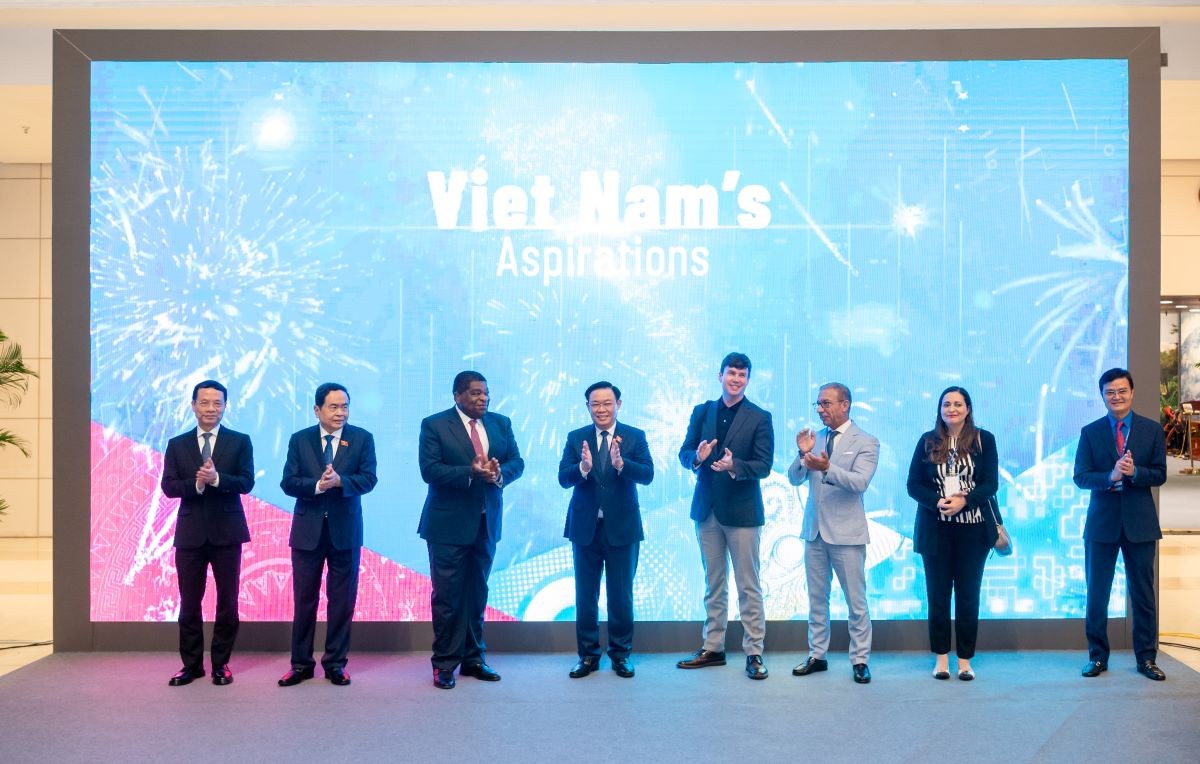 Chủ tịch Quốc hội khai mạc Triển lãm “Khát vọng Việt Nam”