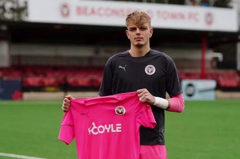 MU đón tân binh thứ 8, là thủ môn trẻ Kie Plumley. (Nguồn: Twitter) MU đón tân binh thứ 8, là thủ môn trẻ Kie Plumley. (Nguồn: Twitter)