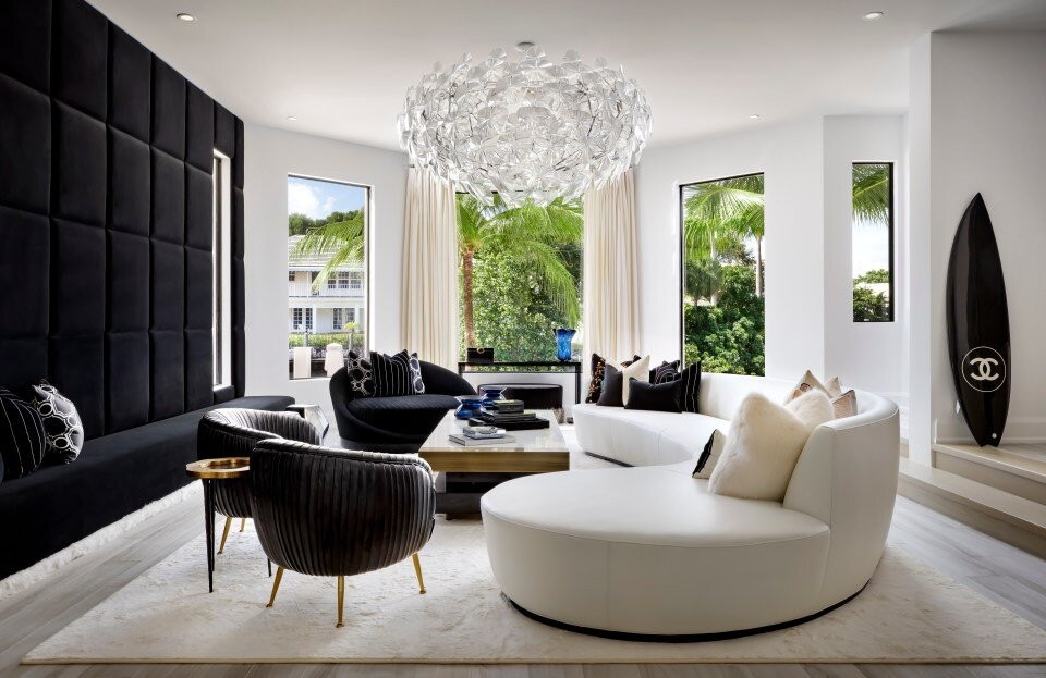 Ngôi nhà được trang trí sang trọng và độc đáo.