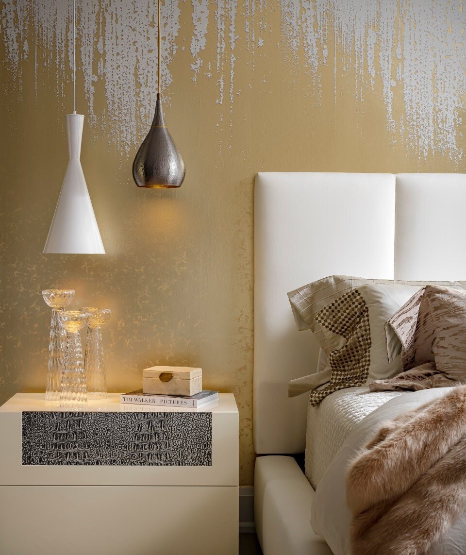 Bên trong phòng ngủ.