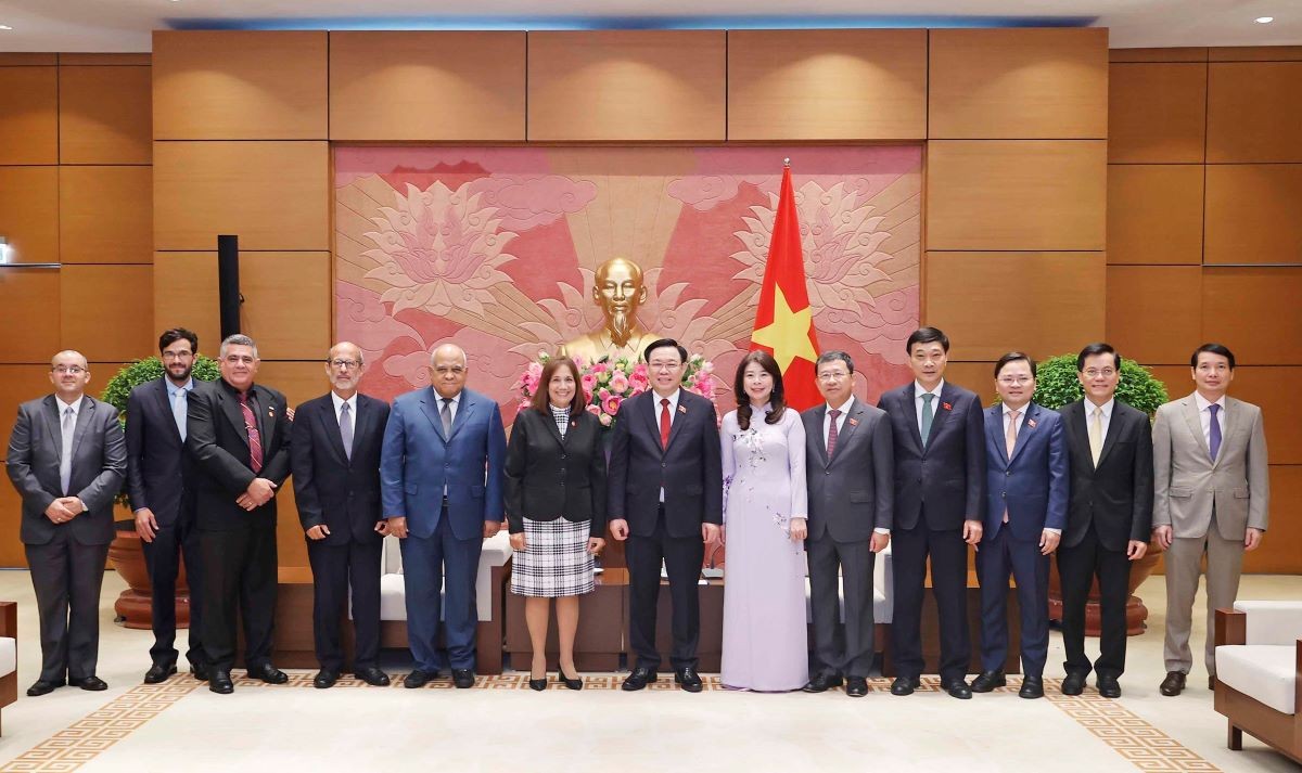 Chủ tịch Quốc hội Vương Đình Huệ tiếp Phó Chủ tịch Quốc hội Cuba Chủ tịch Quốc hội Vương Đình Huệ tiếp Phó Chủ tịch Quốc hội Cuba