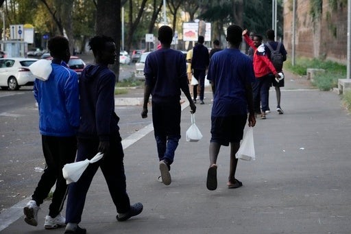 Thủ tướng Meloni: Nếu đến Italy bất hợp pháp, người di cư sẽ bị giam giữ và hồi hương! Thủ tướng Meloni: Nếu đến Italy bất hợp pháp, người di cư sẽ bị giam giữ và hồi hương!