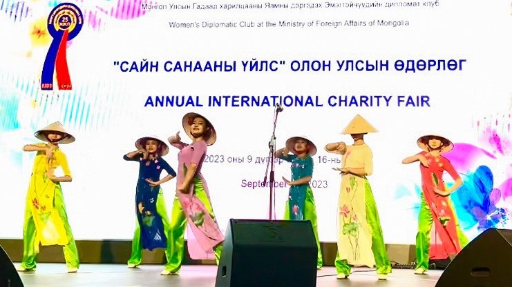 Giới thiệu văn hóa, ẩm thực Việt Nam tại Hội chợ từ thiện quốc tế 2023 Mông Cổ