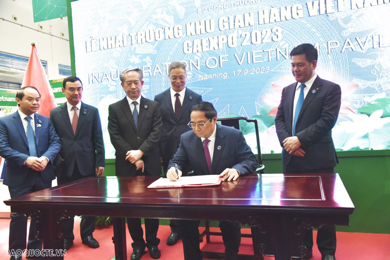 Thứ trưởng Thường trực Bộ Ngoại giao Nguyễn Minh Vũ trả lời về kết quả chuyến công tác Trung Quốc của Thủ tướng Phạm Minh Chính Thứ trưởng Thường trực Bộ Ngoại giao Nguyễn Minh Vũ trả lời về kết quả chuyến công tác Trung Quốc của Thủ tướng Phạm Minh Chính