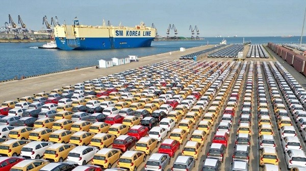 Trung Quốc kêu gọi doanh nghiệp ô tô điện sử dụng linh kiện nội địa