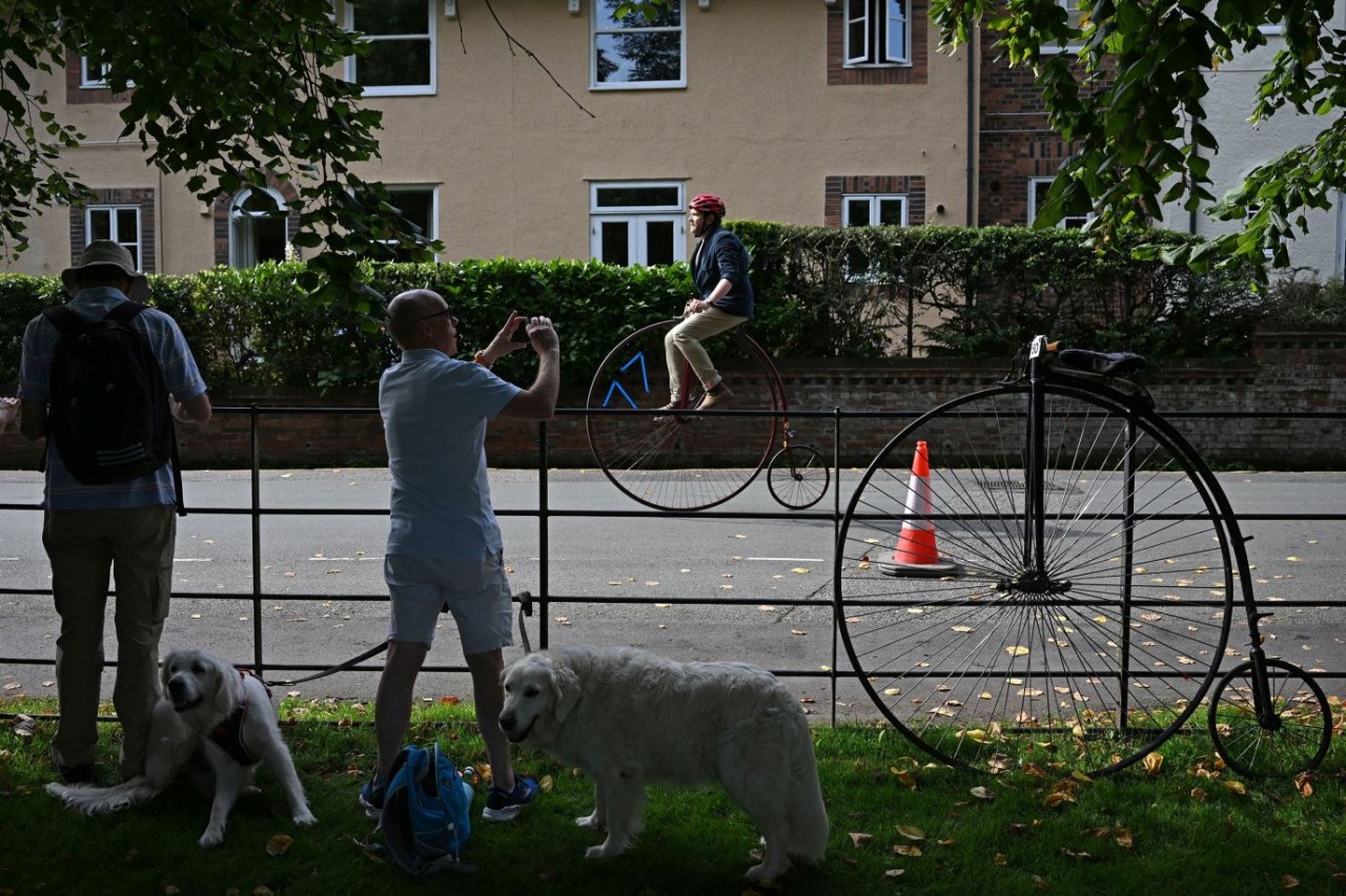 Ảnh ấn tượng (11 17/9): Tổng thống Hoa Kỳ Biden thăm Việt Nam, cuộc gặp lịch sử Nga-Triều, lính Ukraine bắn loại lựu pháo hiếm và đáng gờm