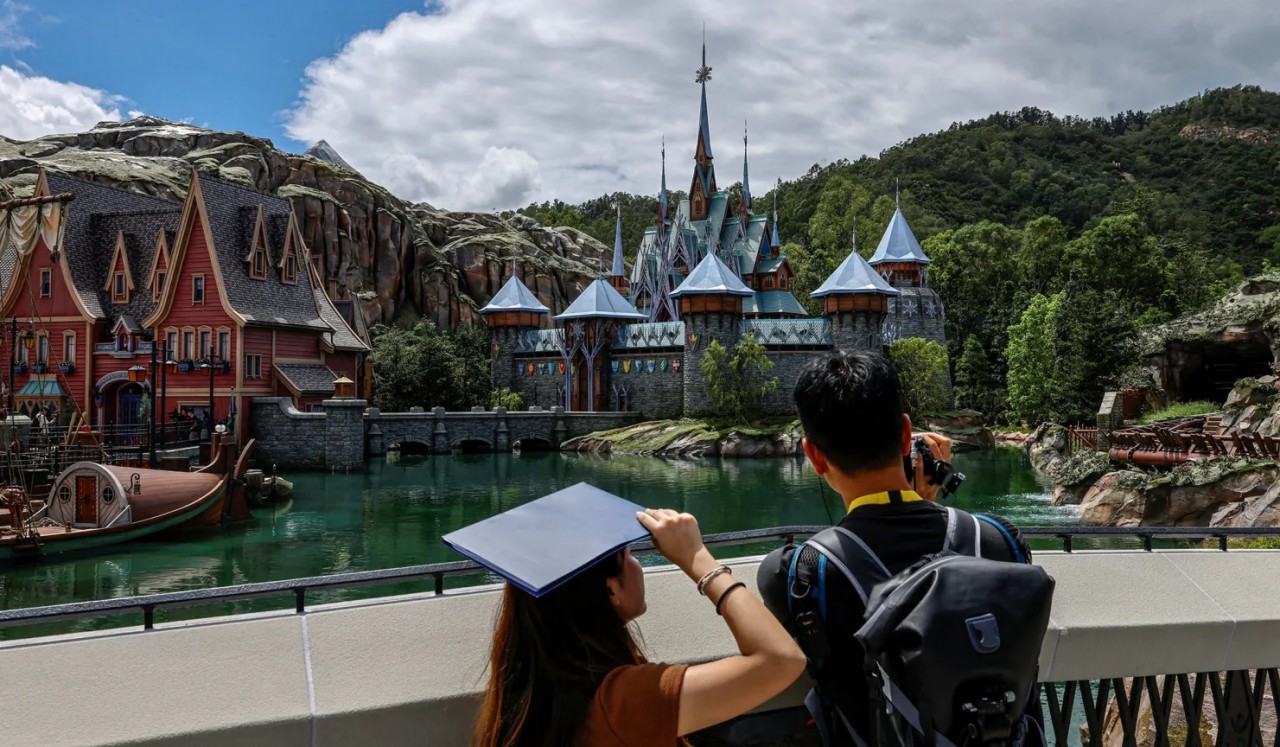 Ảnh ấn tượng (11 17/9): Tổng thống Hoa Kỳ Biden thăm Việt Nam, cuộc gặp lịch sử Nga-Triều, lính Ukraine bắn loại lựu pháo hiếm và đáng gờm