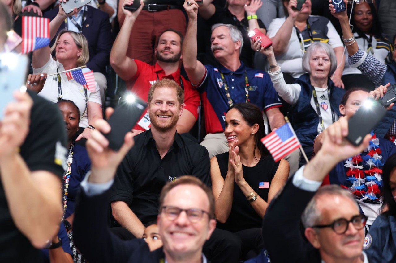 Ảnh ấn tượng (11 17/9): Tổng thống Hoa Kỳ Biden thăm Việt Nam, cuộc gặp lịch sử Nga-Triều, lính Ukraine bắn loại lựu pháo hiếm và đáng gờm