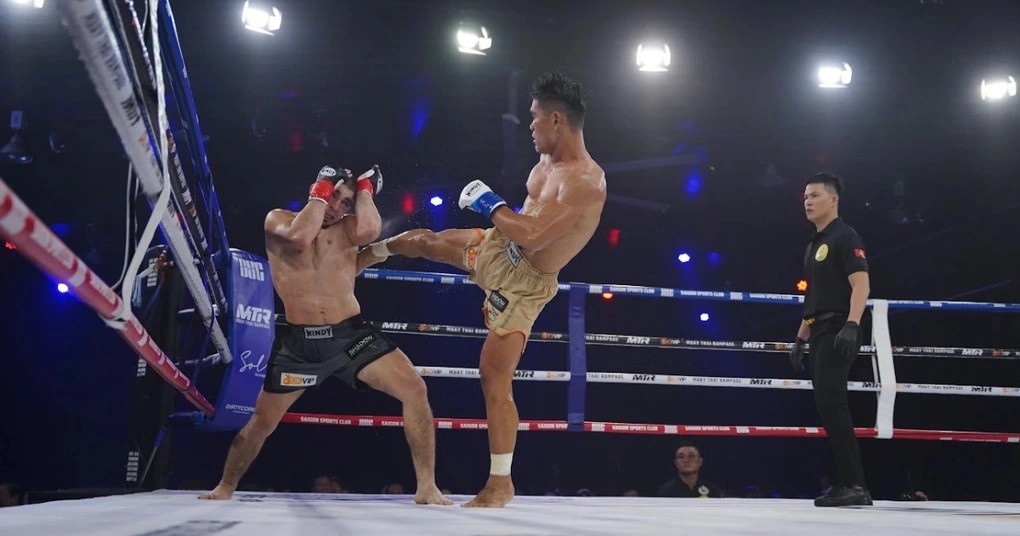 Võ sĩ Trần Quốc Tuấn vô địch giải Muay theo cách đặc biệt Võ sĩ Trần Quốc Tuấn vô địch giải Muay theo cách đặc biệt