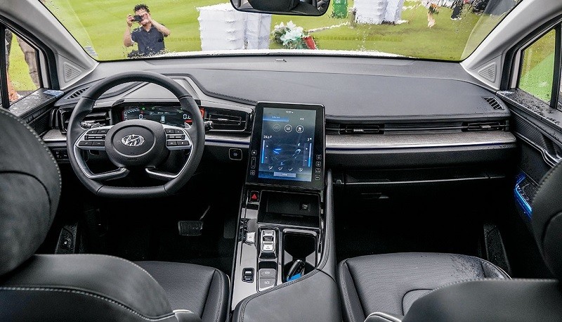 Cận cảnh Hyundai Custin 2.0T vừa ra mắt, giá 999 triệu đồng