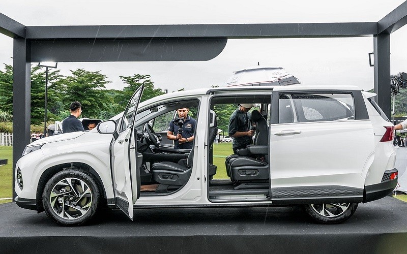 Cận cảnh Hyundai Custin 2.0T vừa ra mắt, giá 999 triệu đồng