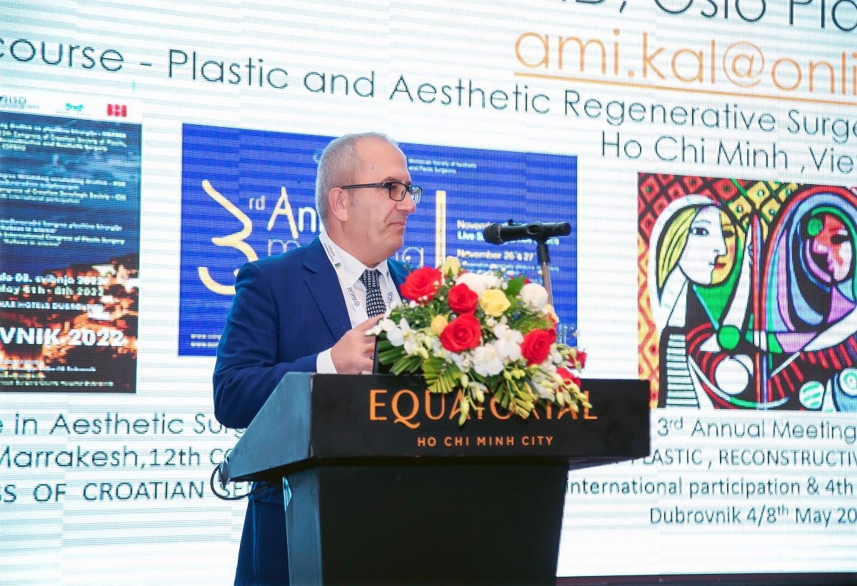 Nhiều tham luận liên quan đến chuyên đề xu hướng mới trong phẫu thuật tái sinh thẩm mỹ và ghép mỡ được TS.BS. Amin Kalaaji chia sẻ, Nhiều tham luận liên quan đến chuyên đề xu hướng mới trong phẫu thuật tái sinh thẩm mỹ và ghép mỡ được TS.BS. Amin Kalaaji chia sẻ,