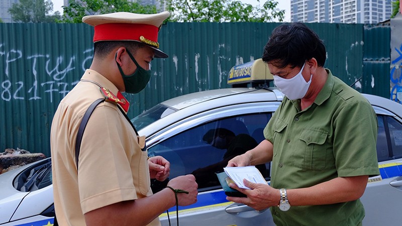 04 loại giấy tờ CSGT kiểm tra với người lái xe ô tô 04 loại giấy tờ CSGT kiểm tra với người lái xe ô tô