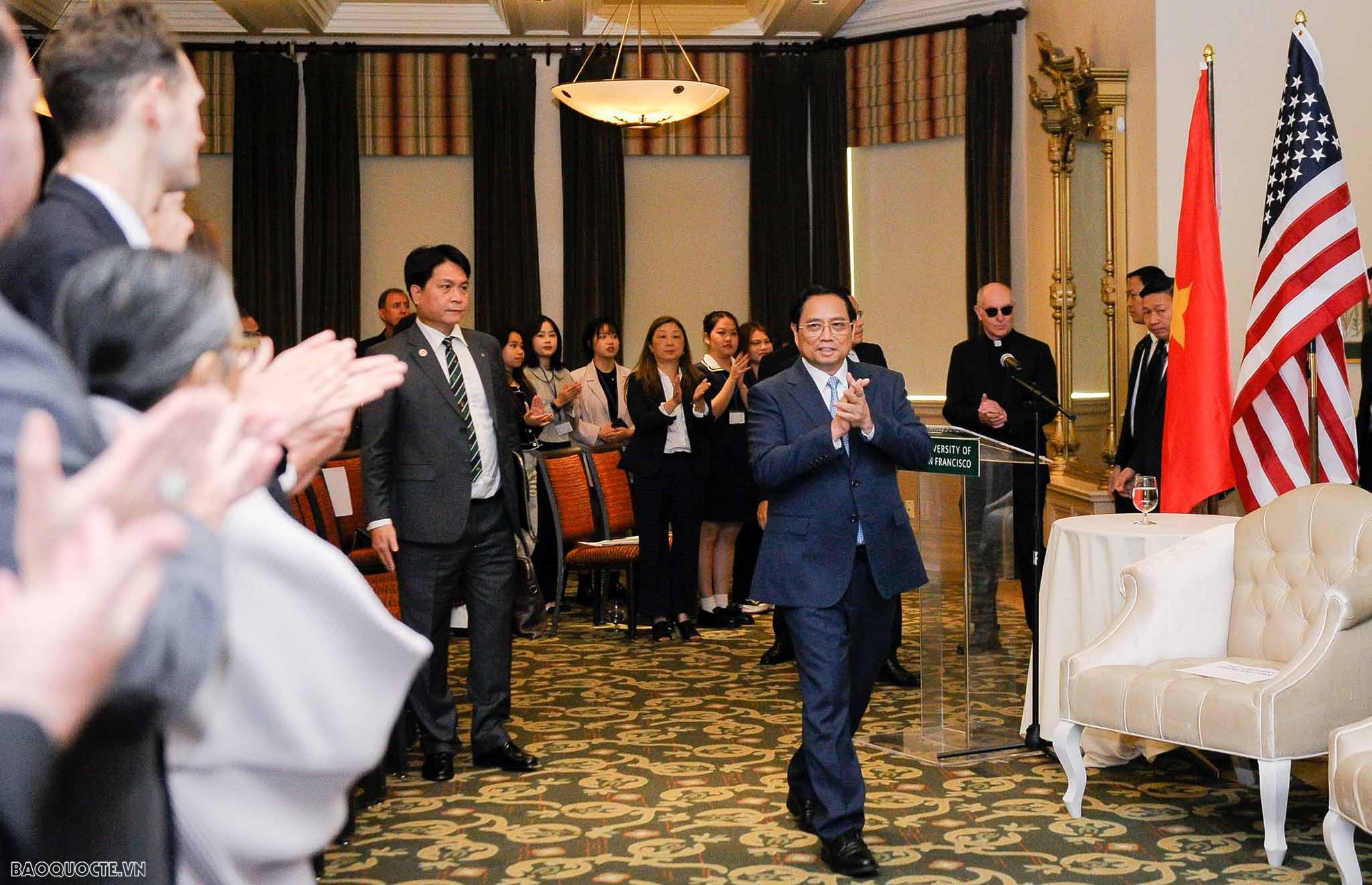 undefined Thăm trường đại học