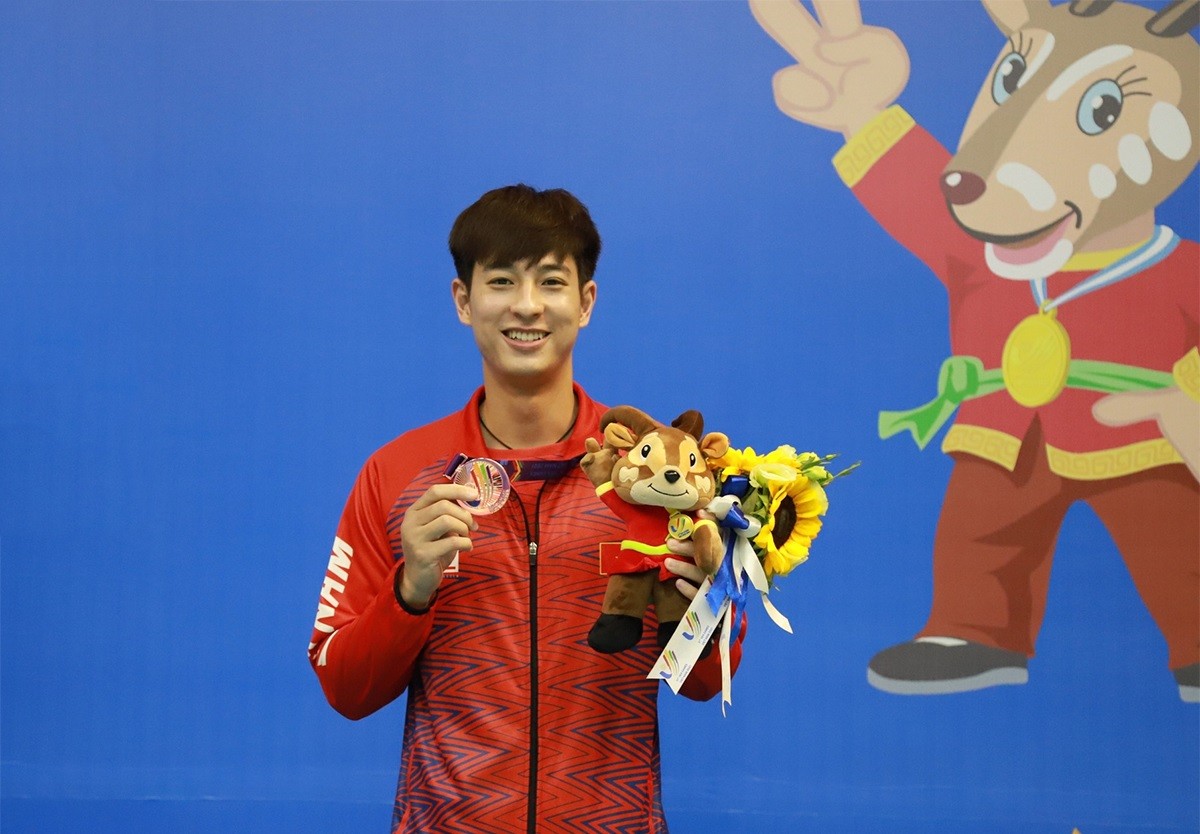 Tay vợt cầu lông điển trai