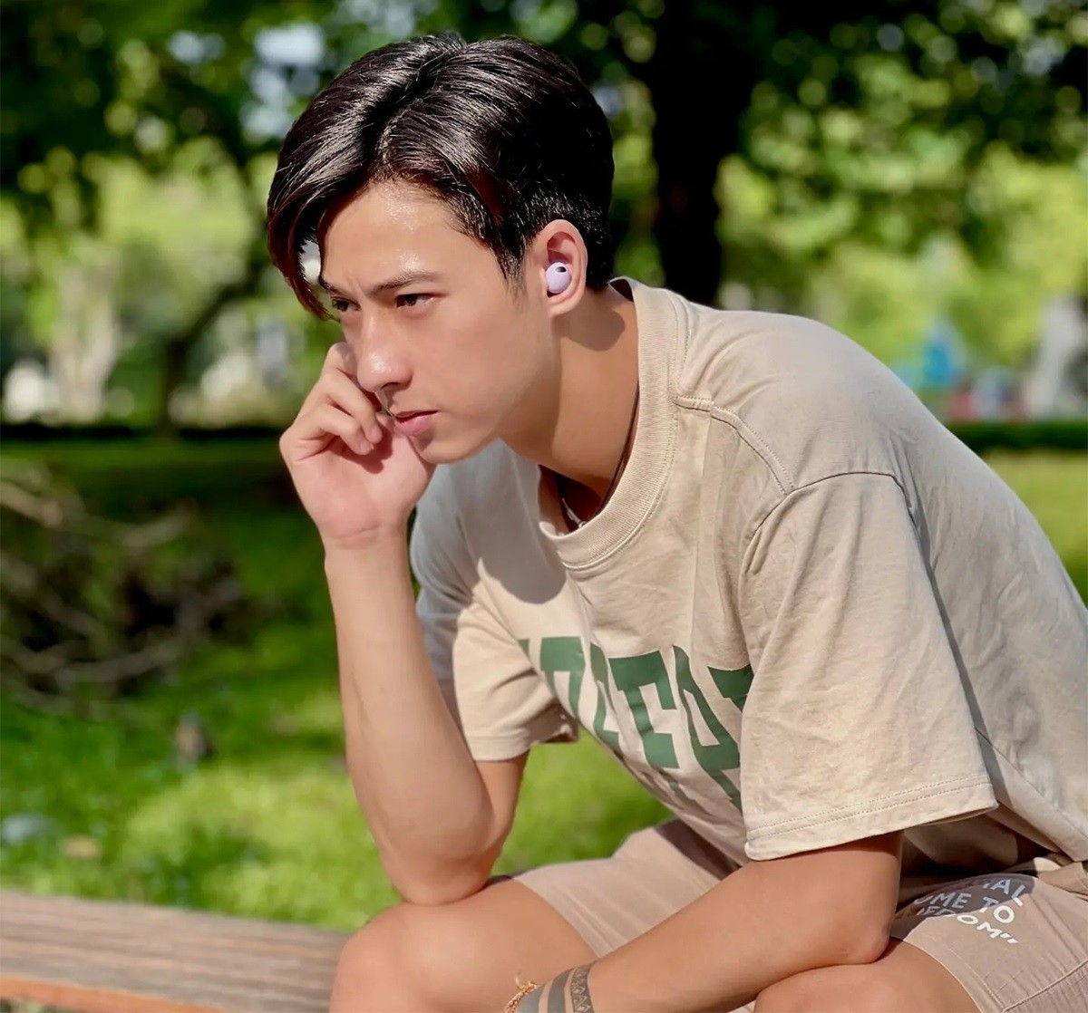 Tay vợt cầu lông điển trai