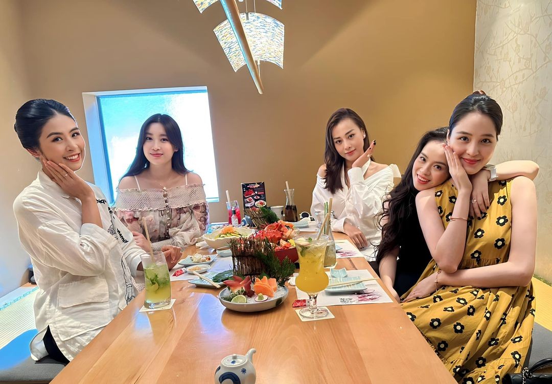 Sao Việt: Lan Phương tình tứ bên chồng Tây