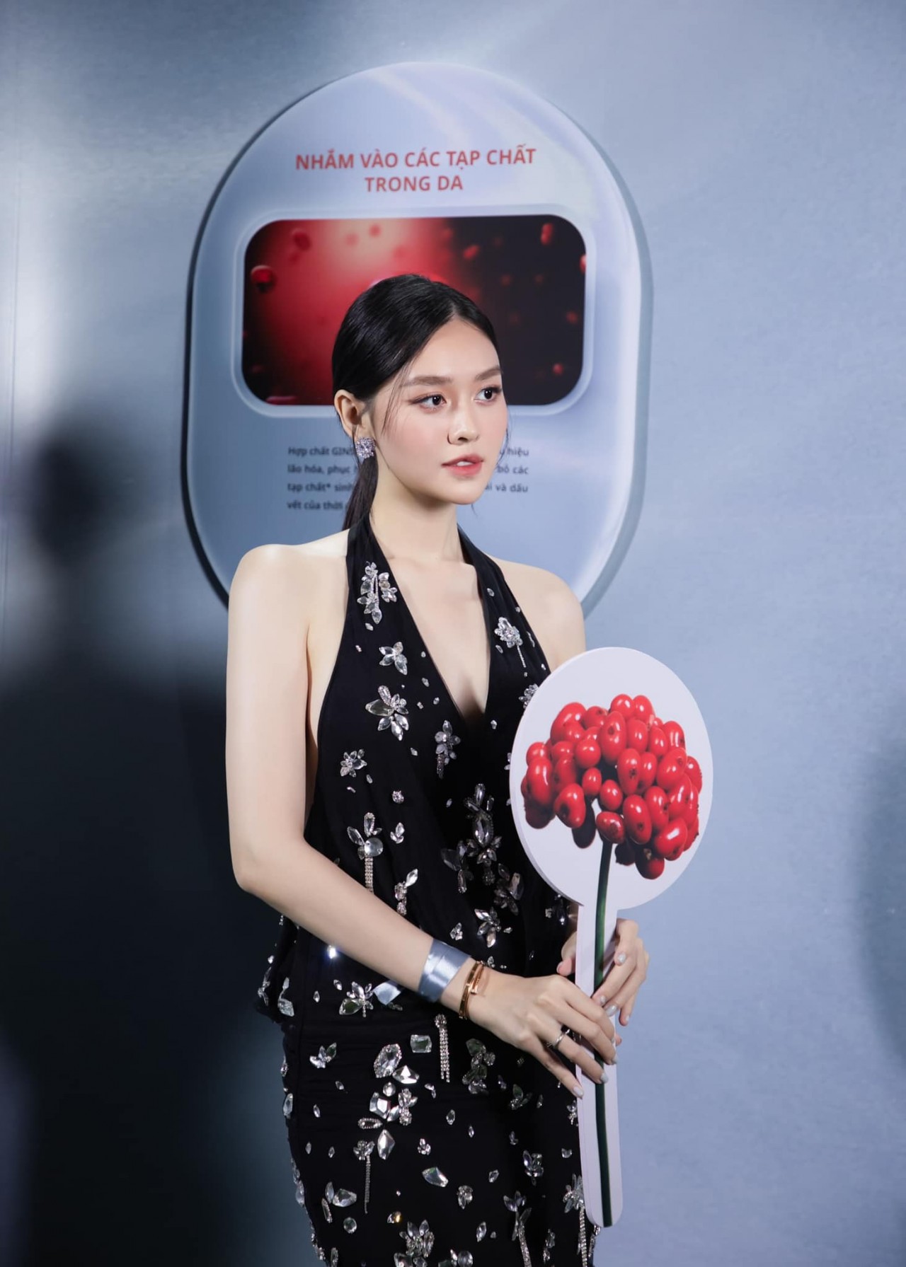 Sao Việt: Lan Phương tình tứ bên chồng Tây