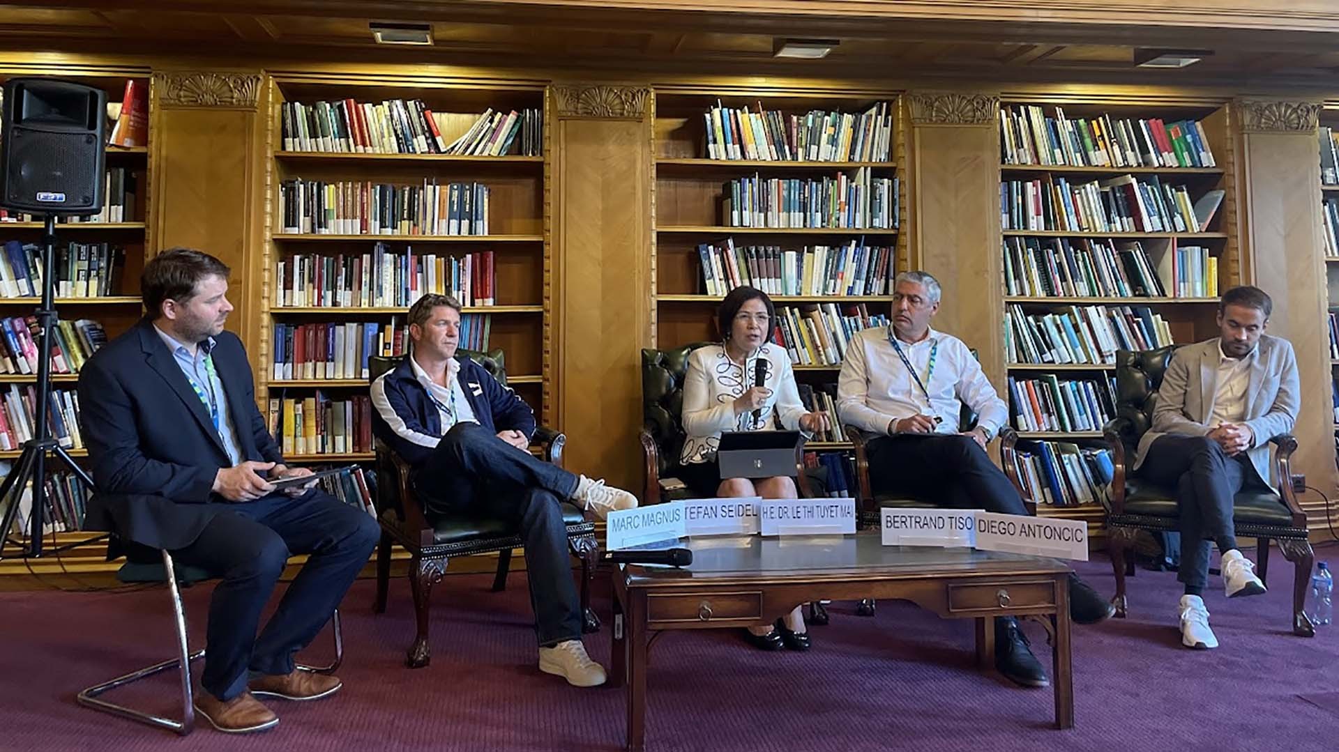 Đại sứ Lê Thị Tuyết Mai giới thiệu chiến lược của ngành hàng thể thao Việt Nam hướng tới phát triển bền vững