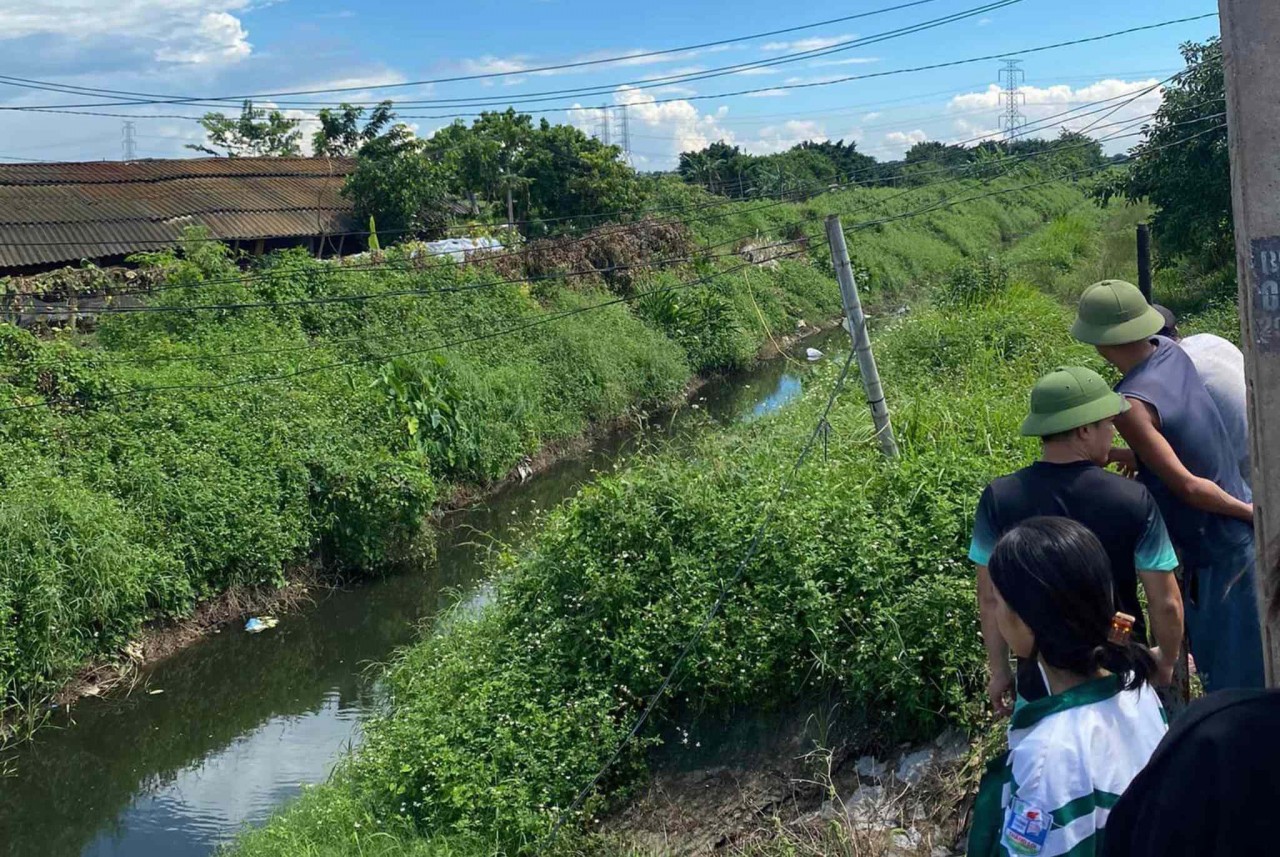 Khu vực mương nước phát hiện thi thể em bé xấu số Khu vực mương nước phát hiện thi thể em bé xấu số