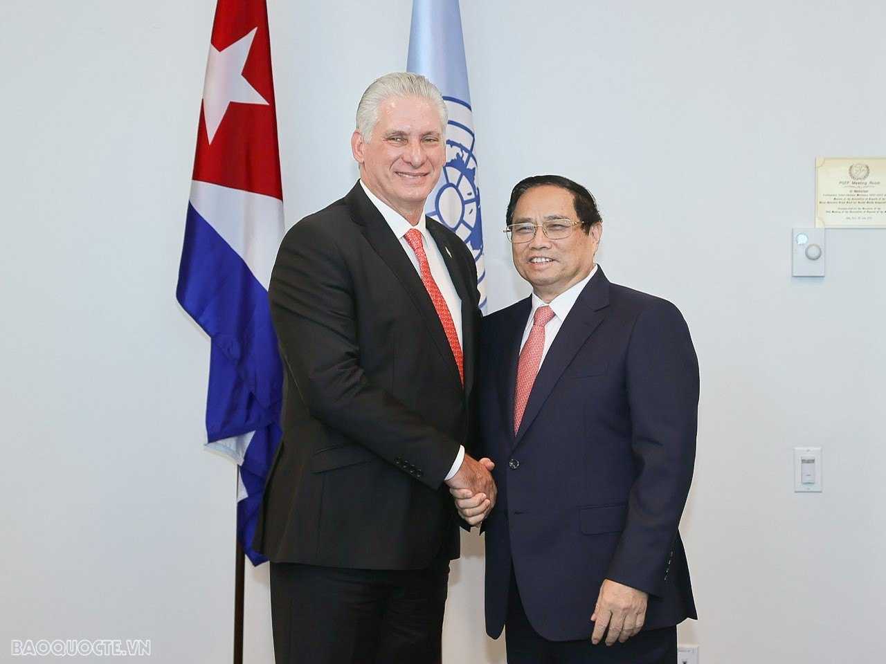 Việt Nam nhất quán không ủng hộ và yêu cầu dỡ bỏ các biện pháp cấm vận đơn phương đối với Cuba Việt Nam nhất quán không ủng hộ và yêu cầu dỡ bỏ các biện pháp cấm vận đơn phương đối với Cuba