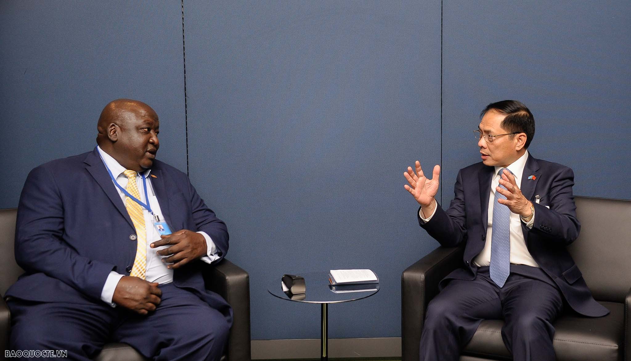 Bộ trưởng Bùi Thanh Sơn gặp song phương Bộ trưởng Ngoại giao các nước bên lề Đại hội đồng Liên hợp quốc