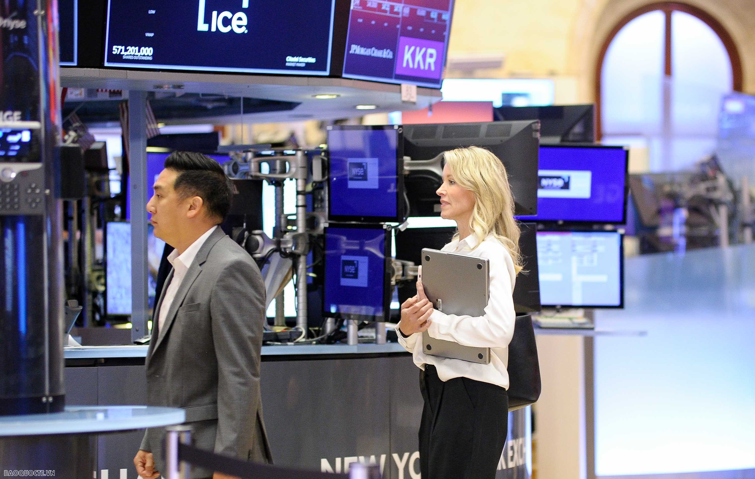 Thủ tướng Phạm Minh Chính rung chuông khai mạc phiên giao dịch tại Sàn Chứng khoán lớn nhất New York Thủ tướng Phạm Minh Chính rung chuông khai mạc phiên giao dịch tại sàn chứng khoán lớn nhất thế giới