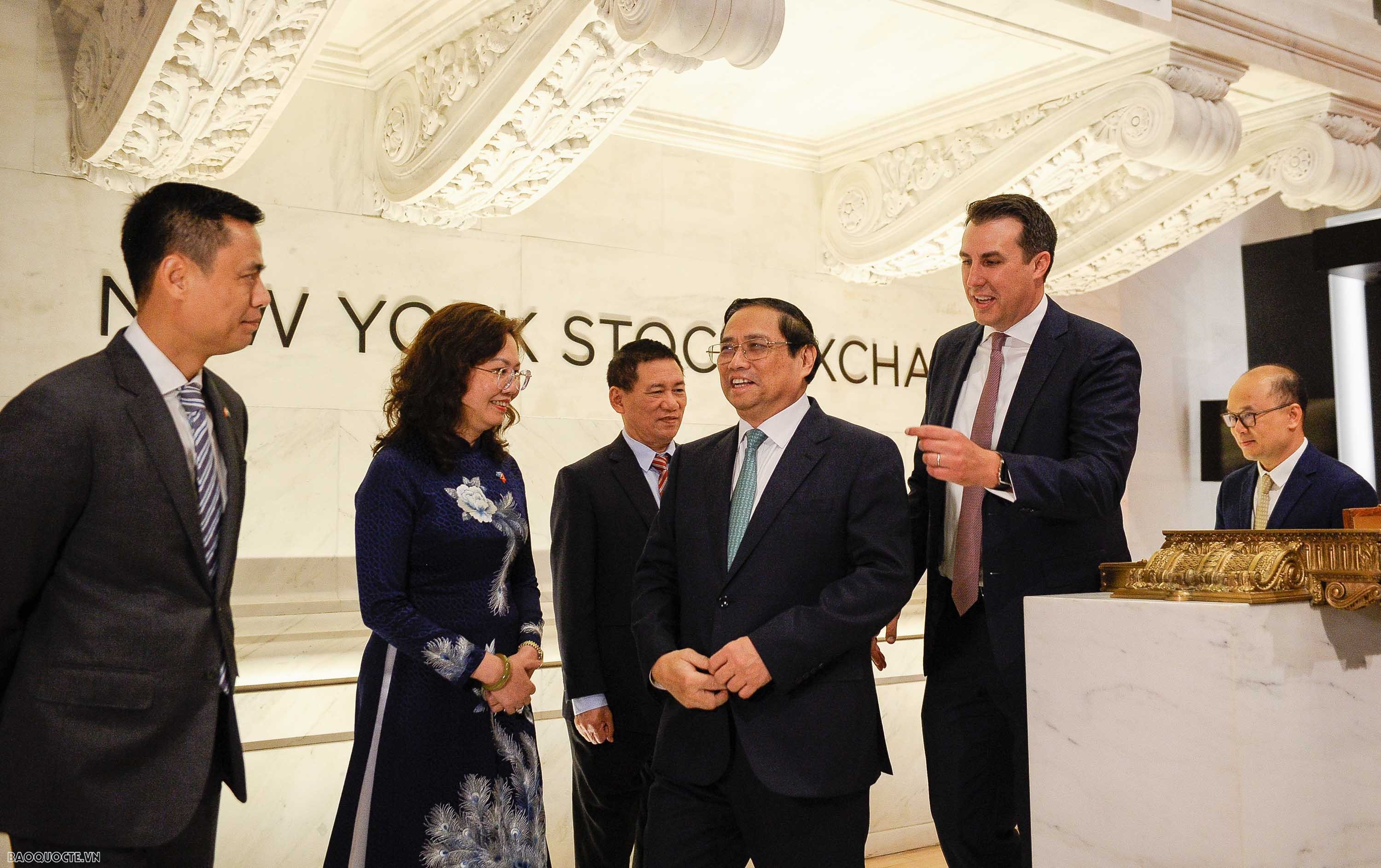 Thủ tướng Phạm Minh Chính rung chuông khai mạc phiên giao dịch tại Sàn Chứng khoán lớn nhất New York Thủ tướng Phạm Minh Chính rung chuông khai mạc phiên giao dịch tại sàn chứng khoán lớn nhất thế giới
