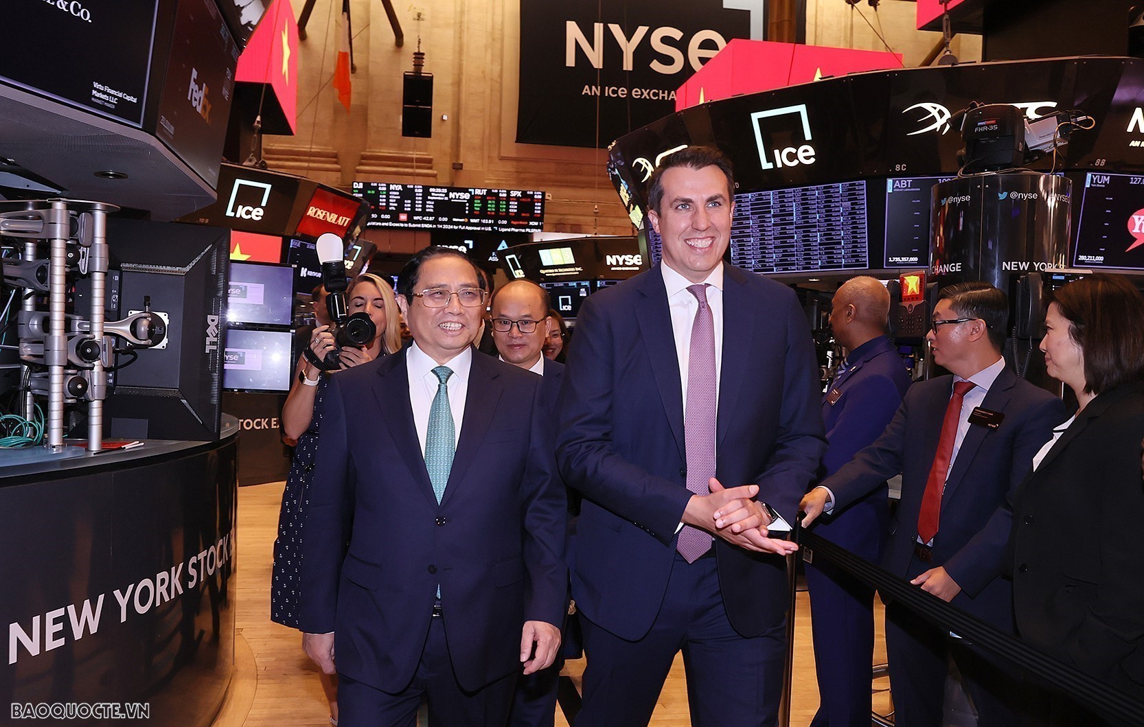 Thủ tướng Phạm Minh Chính rung chuông khai mạc phiên giao dịch tại Sàn Chứng khoán lớn nhất New York Thủ tướng Phạm Minh Chính rung chuông khai mạc phiên giao dịch tại sàn chứng khoán lớn nhất thế giới