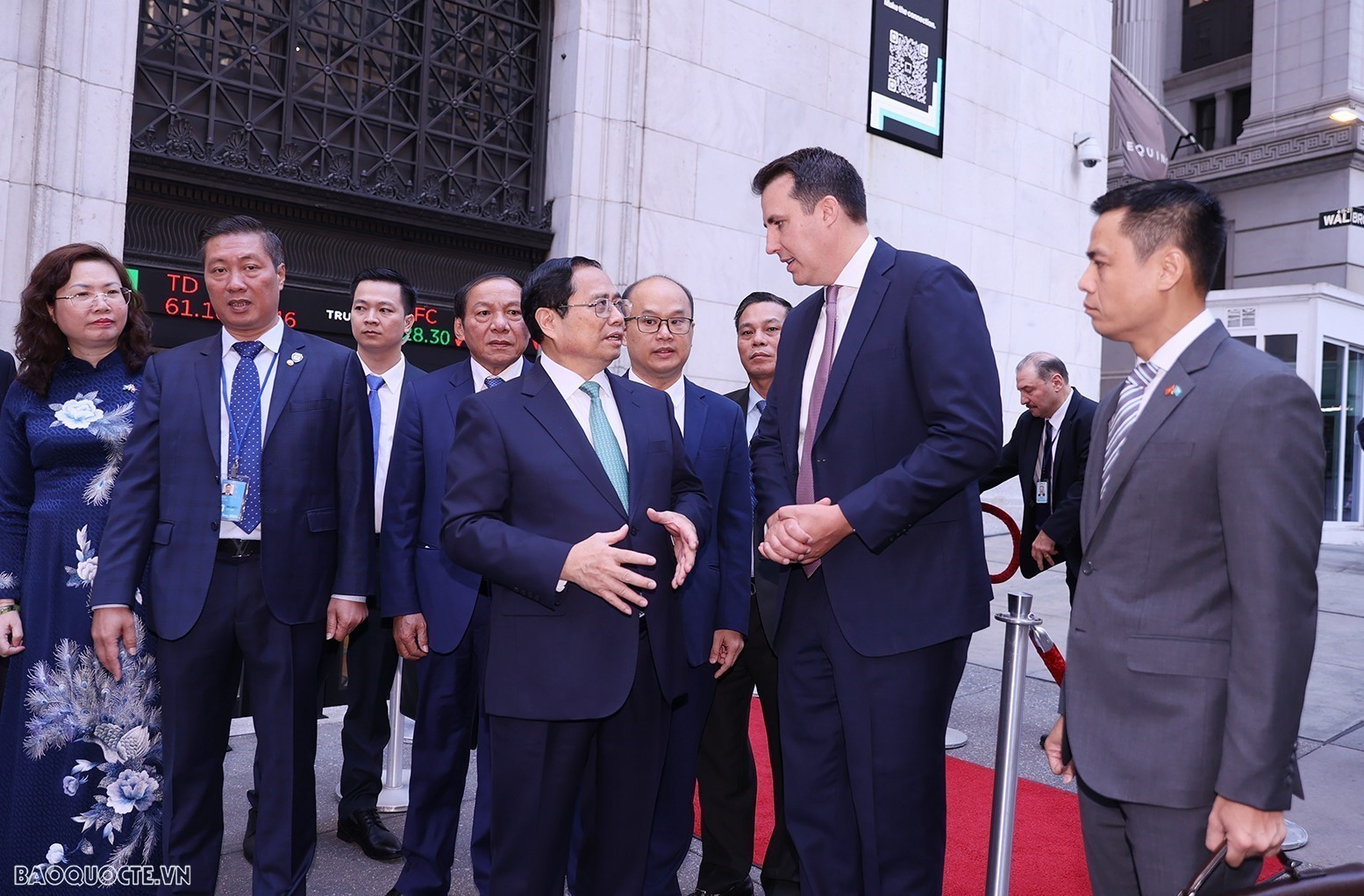 Thủ tướng Phạm Minh Chính rung chuông khai mạc phiên giao dịch tại Sàn Chứng khoán lớn nhất New York Thủ tướng Phạm Minh Chính rung chuông khai mạc phiên giao dịch tại sàn chứng khoán lớn nhất thế giới