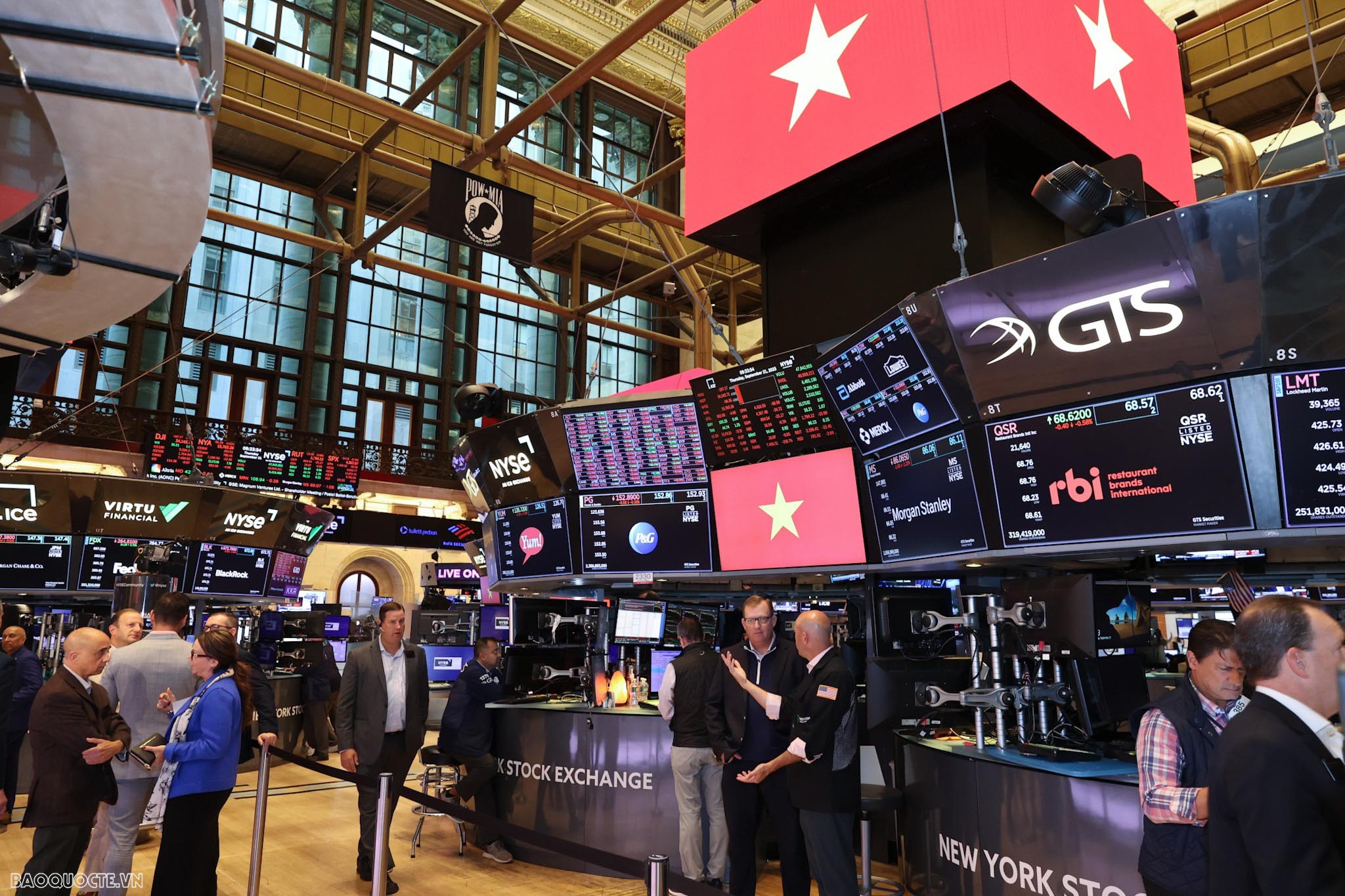 Thủ tướng Phạm Minh Chính rung chuông khai mạc phiên giao dịch tại Sàn Chứng khoán lớn nhất New York Thủ tướng Phạm Minh Chính rung chuông khai mạc phiên giao dịch tại sàn chứng khoán lớn nhất thế giới