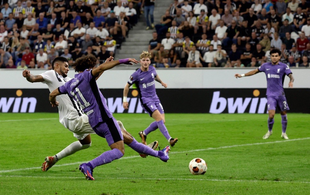 Cuối trận, Salah độc diễn trong vòng cấm ghi bàn thứ 3. Cuối trận, Salah độc diễn trong vòng cấm ghi bàn thứ 3.