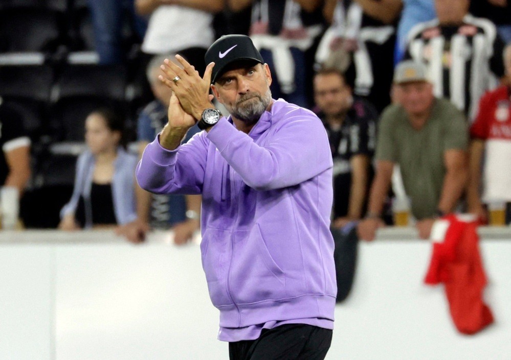 HLV Jurgen Klopp hài lòng với kết quả. HLV Jurgen Klopp hài lòng với kết quả.