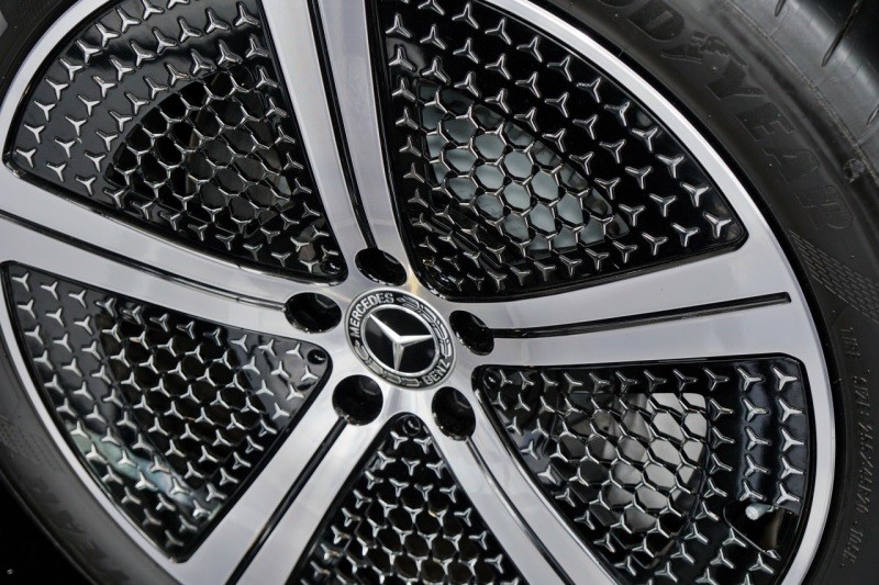 Cận cảnh xe thuần điện Mercedes EQE 500 4Matic phiên bản SUV