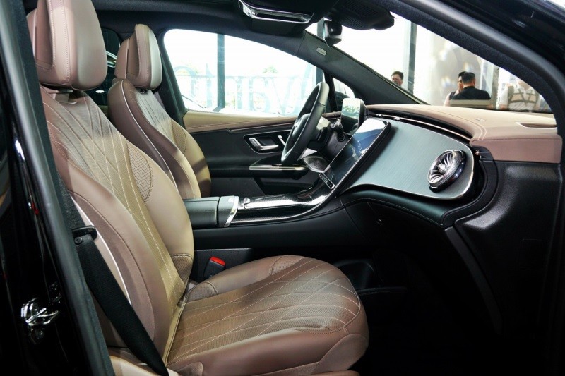 Cận cảnh xe thuần điện Mercedes EQE 500 4Matic phiên bản SUV