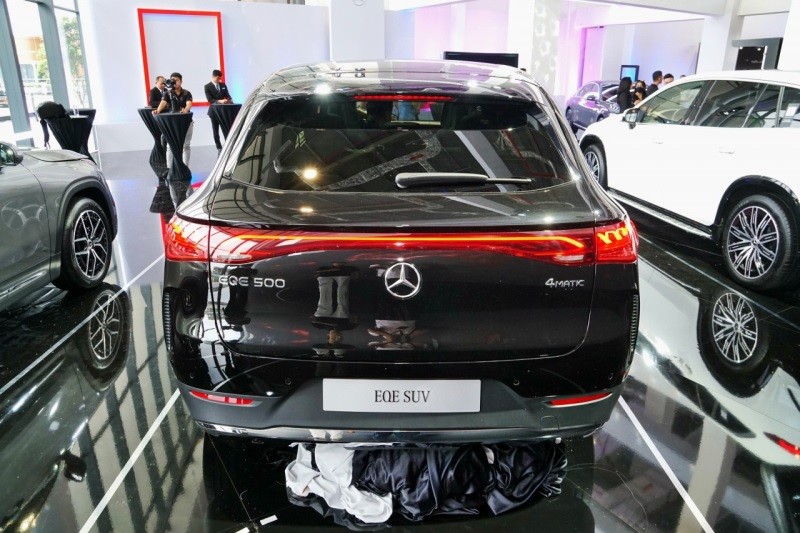 Cận cảnh xe thuần điện Mercedes EQE 500 4Matic phiên bản SUV