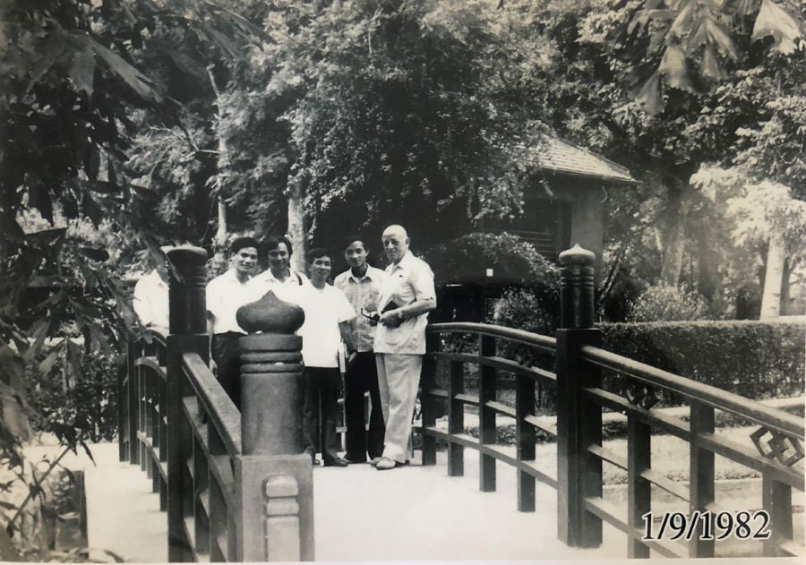 Ông Patti cùng đoàn tháp tùng thăm Nhà sàn Bác Hồ. (Ảnh: Nhân vật cung cấp) Ông Patti cùng đoàn tháp tùng thăm Nhà sàn Bác Hồ. (Ảnh: Nhân vật cung cấp)