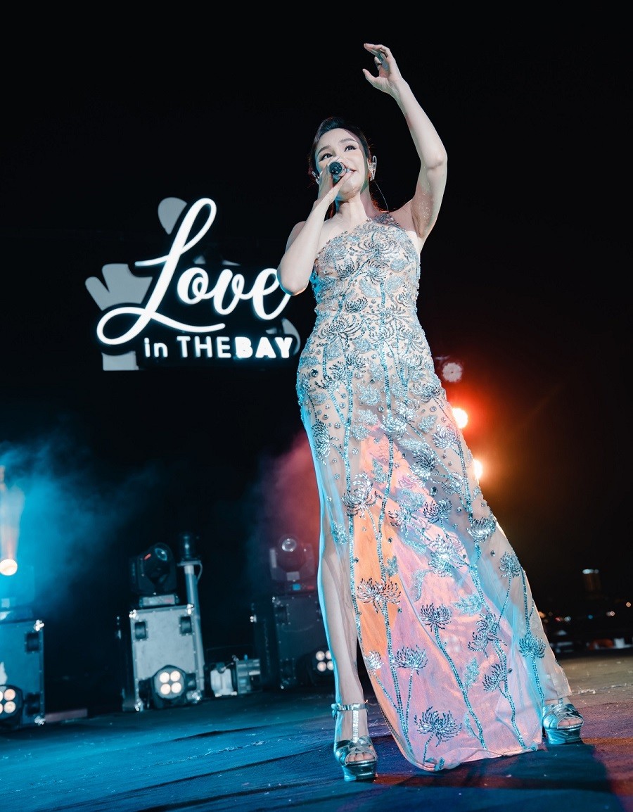 Ca sĩ Hồ Quỳnh Hương