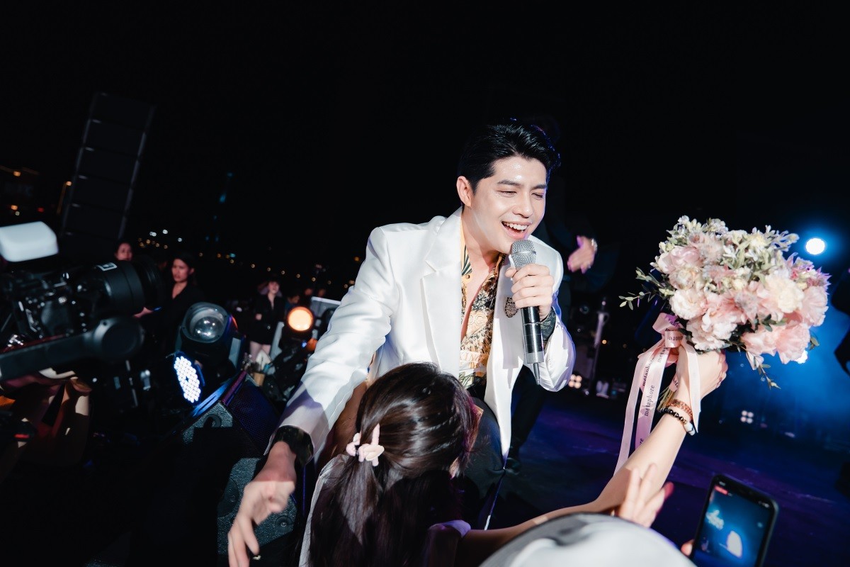 Ca sĩ Hồ Quỳnh Hương