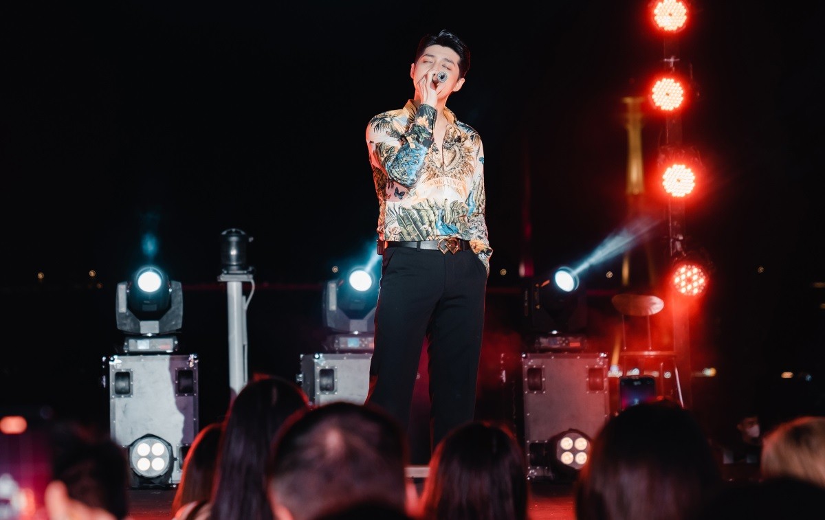 Ca sĩ Hồ Quỳnh Hương