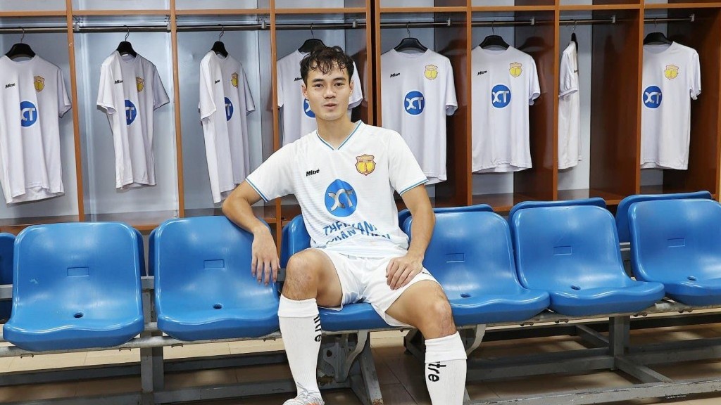 Những thành công trên sân cỏ và trong cuộc sống của cầu thủ Văn Toàn