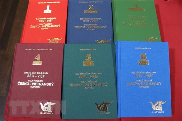 Đại từ điển Giáo khoa Czech-Việt: Thành tựu 10 năm của người Việt tại Czech Đại Từ điển Giáo khoa Czech-Việt: Thành tựu 10 năm của người Việt tại Czech